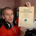 Mastering Academy | Anthony Ticknor mit Abschlusszertifikat